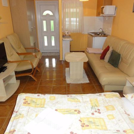 Apartmany Usmev Velky Meder Exterior photo