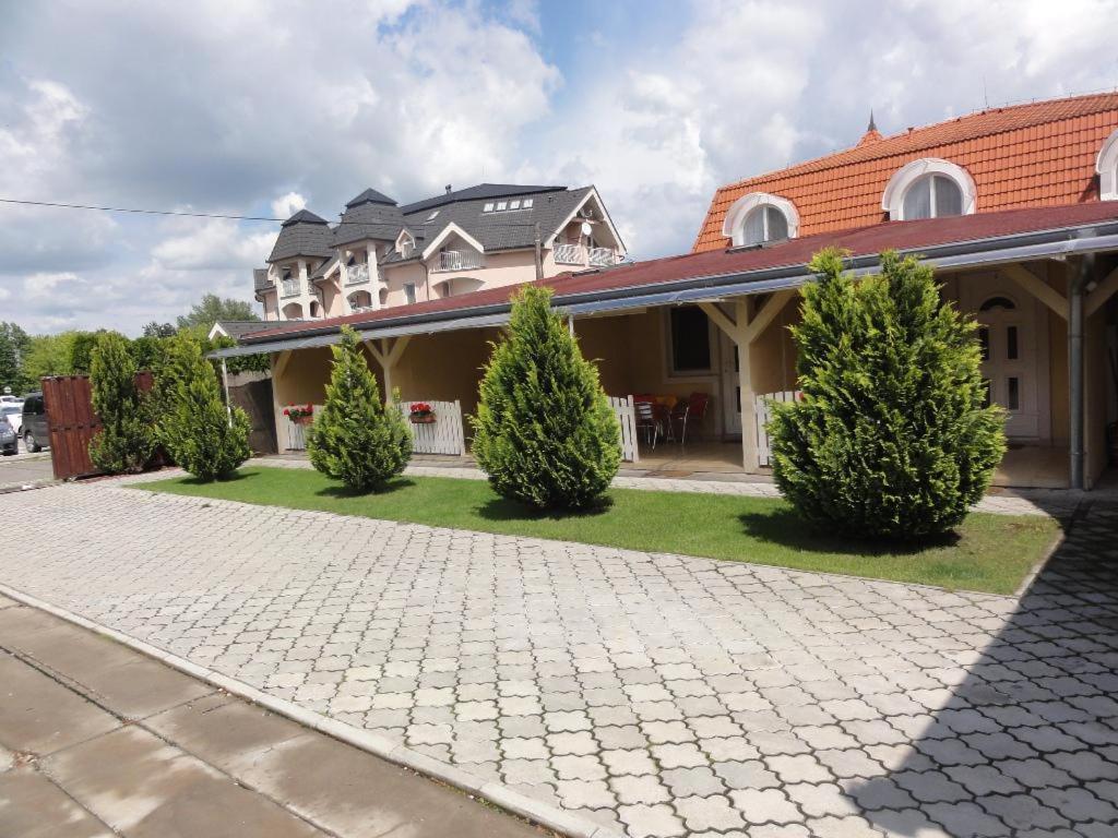 Apartmany Usmev Velky Meder Exterior photo